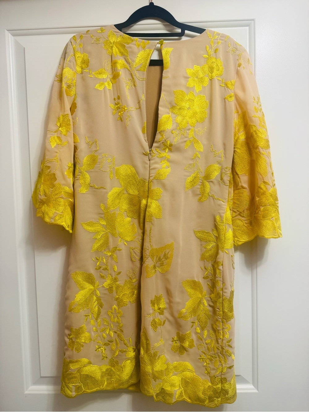 Dress the Population Embroidered Floral Shift Dress Yellow Nude Gold Medium - Picture 9 of 10